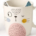 Tasse mit spitzendem Katzengesicht